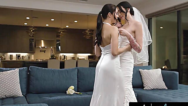 Married Beauties Charlotte Sins & Melissa Stratton Reproduce Fantasy
