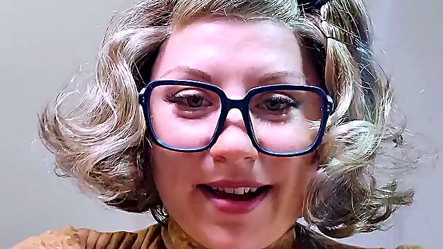 This large amateur cam girl has some very big boobs