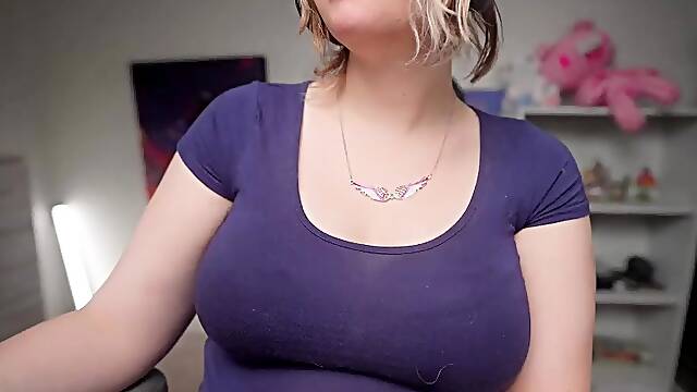 Hot amateur shakes her big boobs