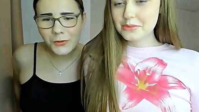 Amateur brunette lesbians on cam