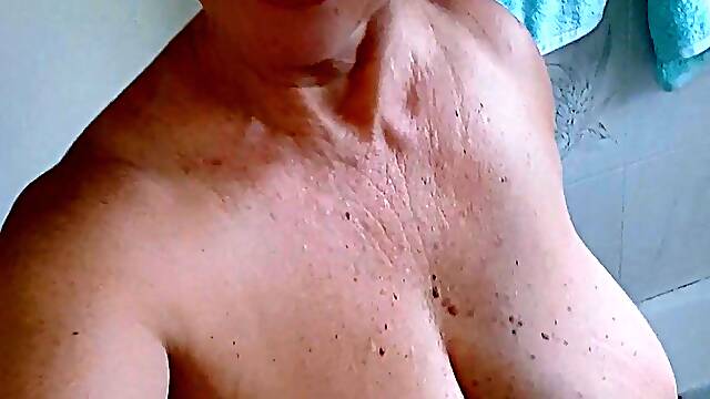 Big boob brunette masturbates on webcam