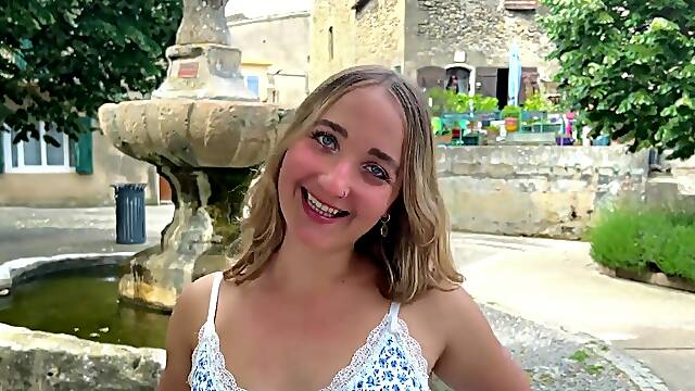 Sya, 33 years old, beautician in Besançon! - Jacquie et Michel TV