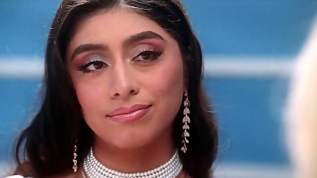 Lesbian With Big Milkings Gets High On Her Girlfriends Face - Savannah Bond And Violet Myers