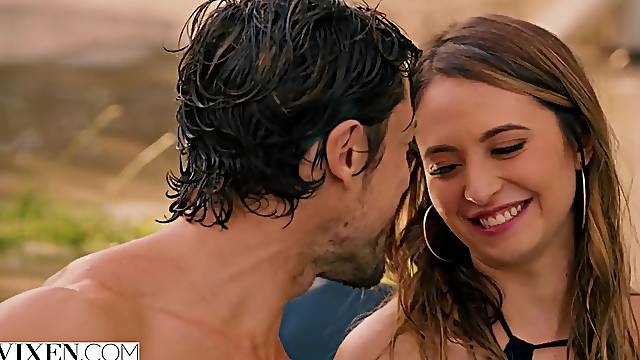 Hot babe Quinn Wilde Fucks a Big Male Pole