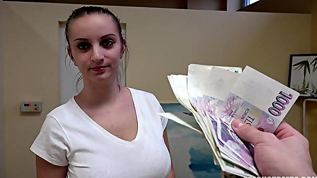 Masseuse With Big Natural Jugs Cash For Sex - Suzie Sun