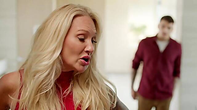 MILFY Gold Digger Maid Vivianne Seduces Entrepreneur
