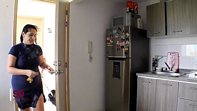 I rent an airbnb with my stepmothers doxy- creampie .. porn in Spanish