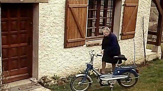 Une hotesse tres speciale (1979)