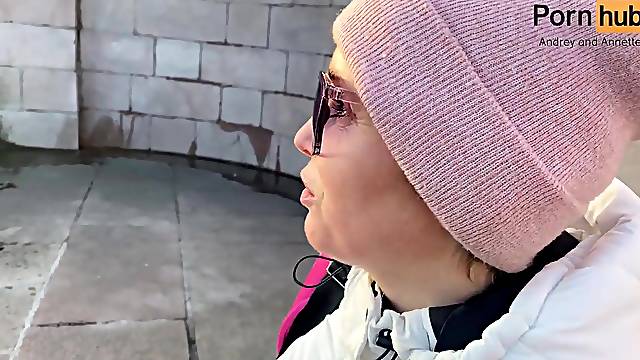 Вместо прогулки он потащил меня трахаться в номер - POV - кончил в киску