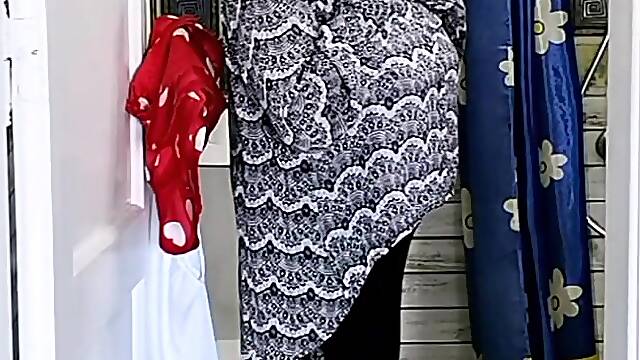 POV role-play: peeping on GILF and this babe do jerk instruction