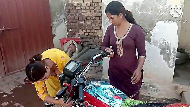 INDIAN DESI ladies IN THE bathtub, warm SISTERS, HOT PAKISTANI GIRLS