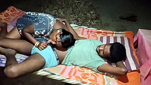 Desi hot bhabhi ki khatiya par chudai
