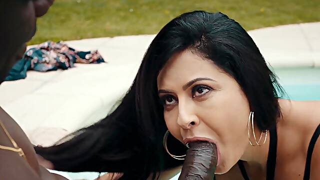 Mariskax offered to a bbc by her husband, an interracial encounter.